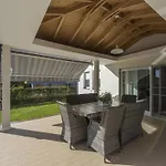 Seaside In With Swimming Pool Задар