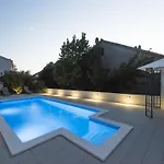 Seaside In With Swimming Pool Вилла
