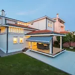 Вилла Seaside In With Swimming Pool *
