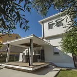 Seaside In With Swimming Pool Вилла *