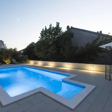 Gorgeous Seaside In With Swimming Pool Zadar