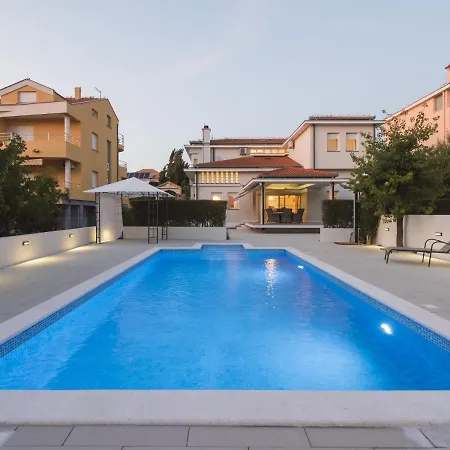 Gorgeous Seaside In With Swimming Pool Zadar