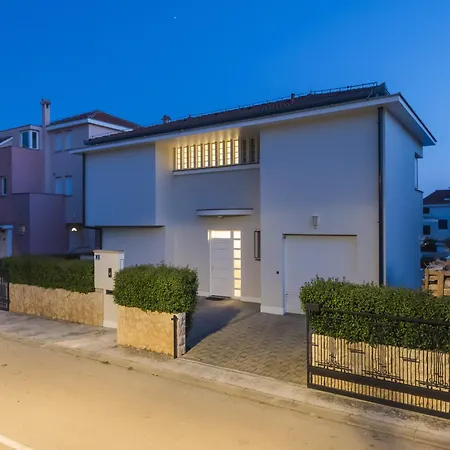 Seaside In With Swimming Pool Villa