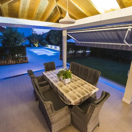 Seaside In With Swimming Pool * Задар