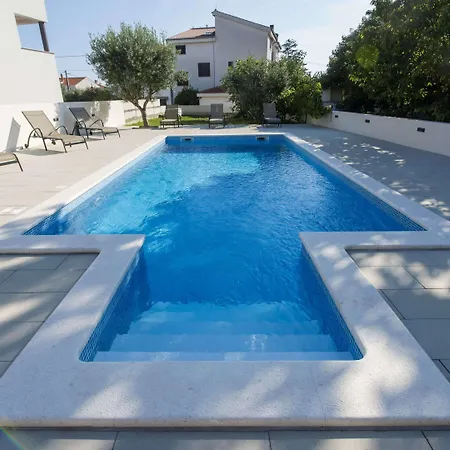 Villa Seaside In With Swimming Pool Zadar