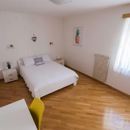 Gorgeous Seaside In With Swimming Pool * Zadar