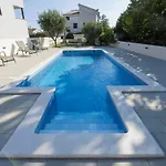 Villa Seaside In With Swimming Pool Zadar