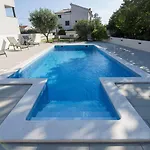 Villa Seaside In With Swimming Pool Zadar