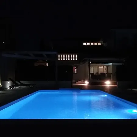Seaside In With Swimming Pool Vila Zadar