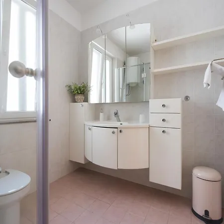Vila Seaside In With Swimming Pool *