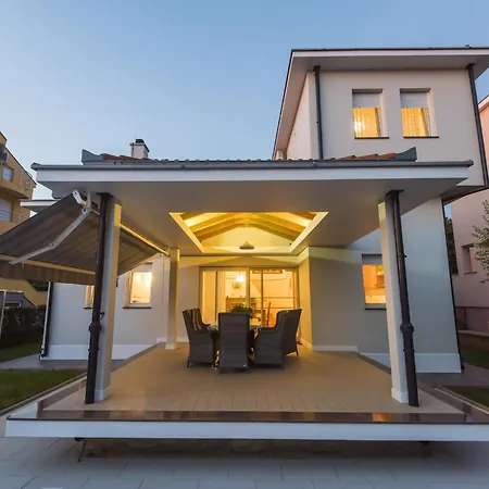 Seaside In With Swimming Pool Villa Zadar