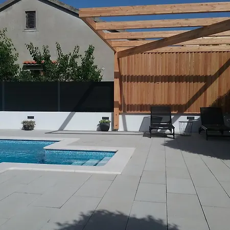 Vila Seaside In With Swimming Pool *