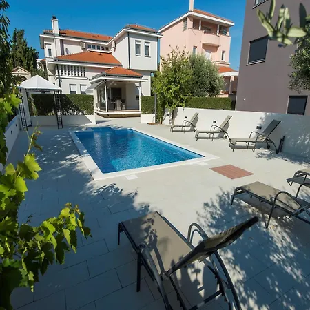 Seaside In With Swimming Pool Zadar