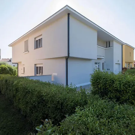 Seaside In With Swimming Pool Vila