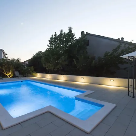 Seaside In With Swimming Pool Vila *