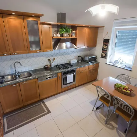 Vila Seaside In With Swimming Pool