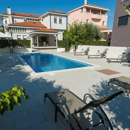 Vila Seaside In With Swimming Pool *