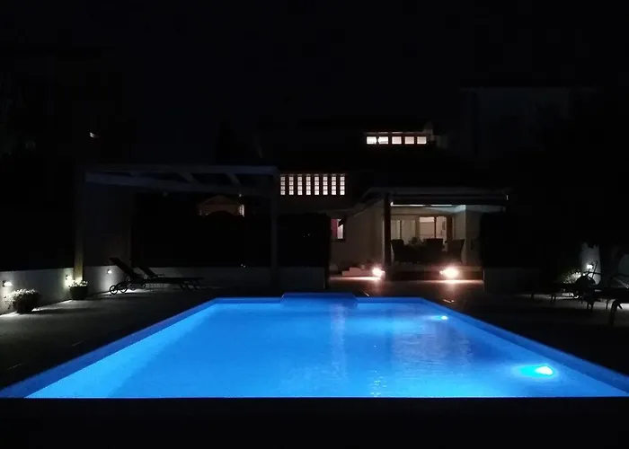 Seaside In With Swimming Pool וילה זאדאר