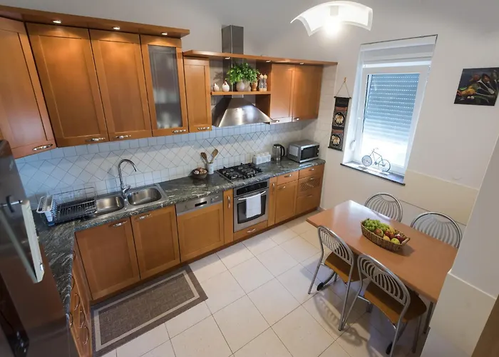 Seaside In With Swimming Pool זאדאר