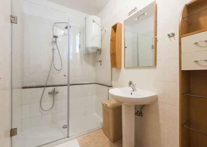 Seaside In With Swimming Pool וילה