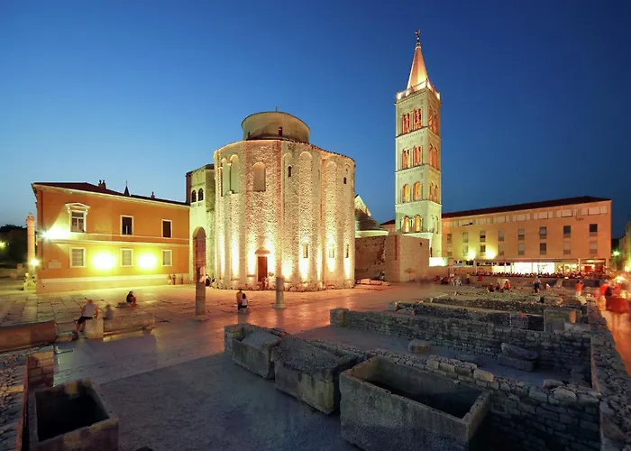 Seaside In With Swimming Pool זאדאר