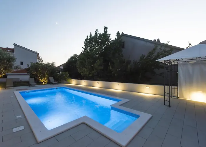 Seaside In With Swimming Pool 빌라