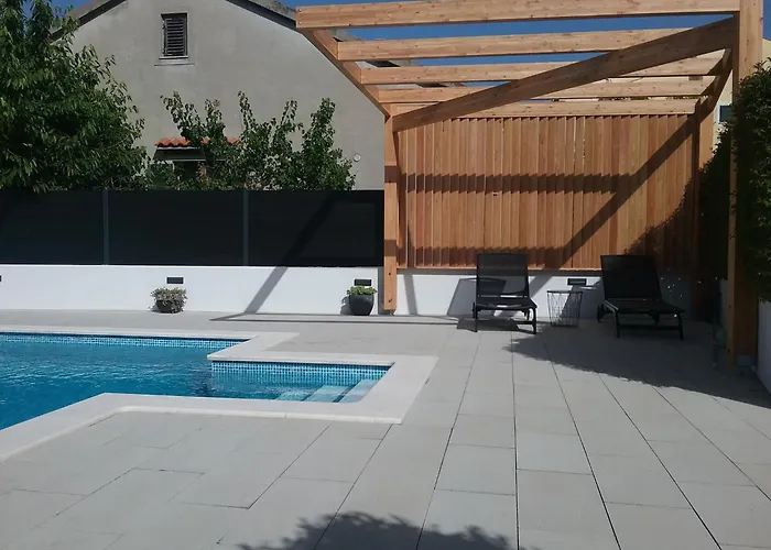 וילה Seaside In With Swimming Pool *