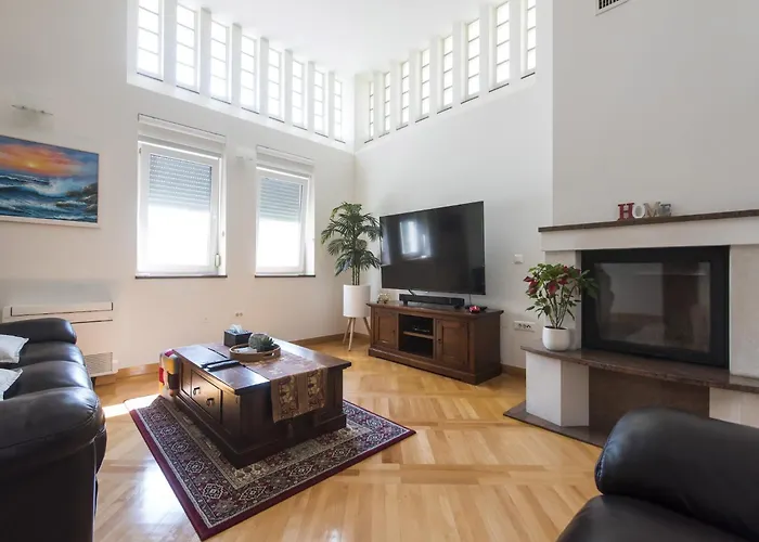 Seaside In With Swimming Pool וילה *