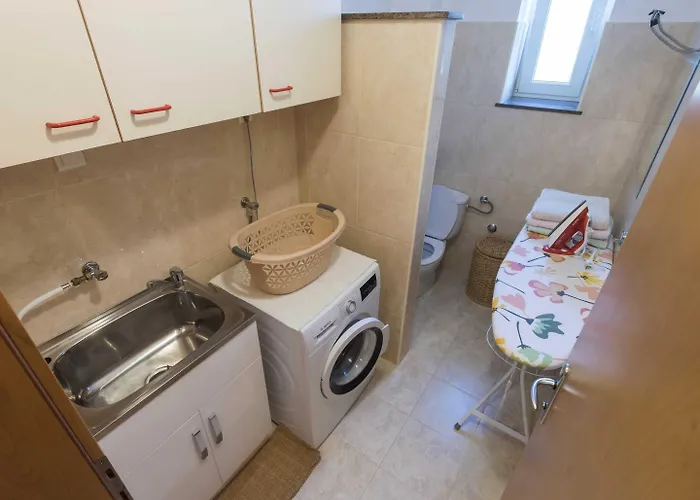 Seaside In With Swimming Pool * זאדאר