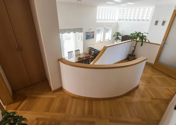 Seaside In With Swimming Pool וילה *