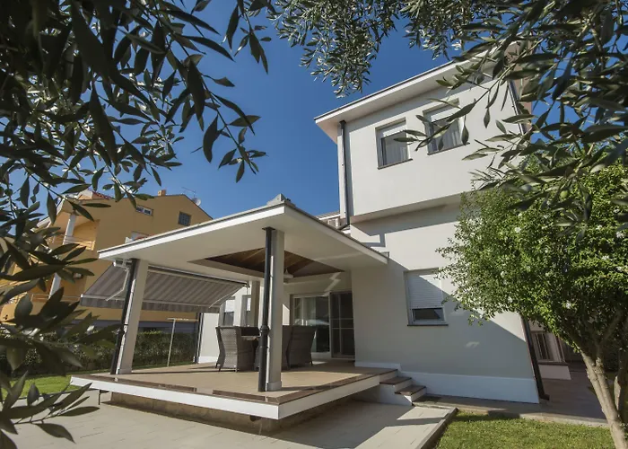 Seaside In With Swimming Pool וילה *