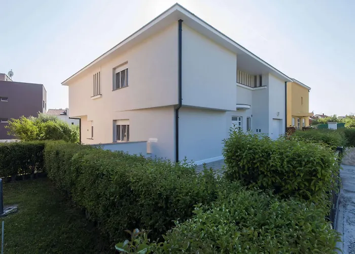 Seaside In With Swimming Pool וילה