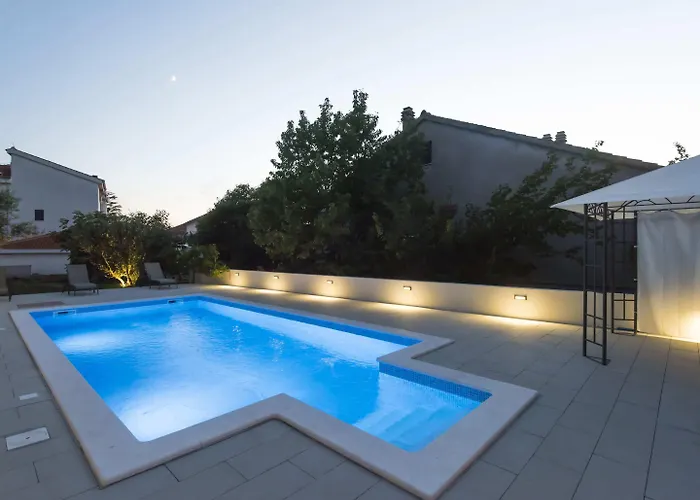 Seaside In With Swimming Pool וילה *