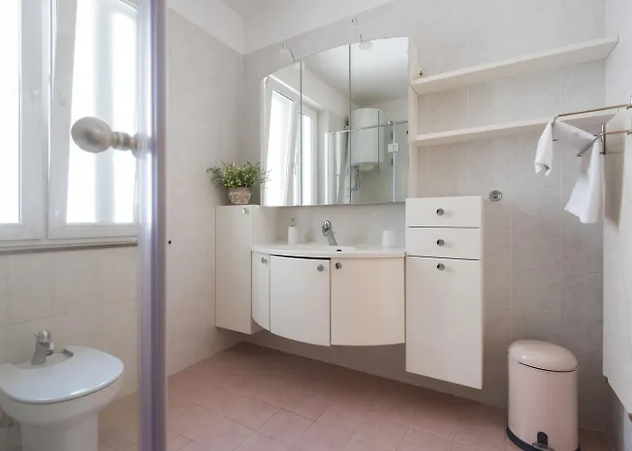 וילה Seaside In With Swimming Pool