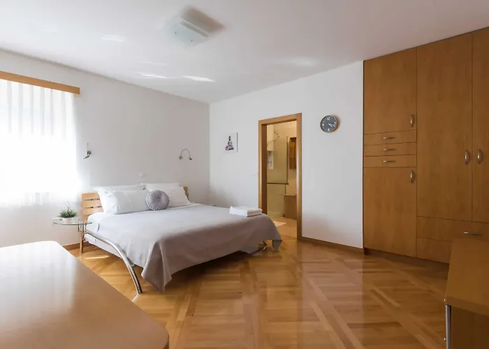 וילה Seaside In With Swimming Pool זאדאר