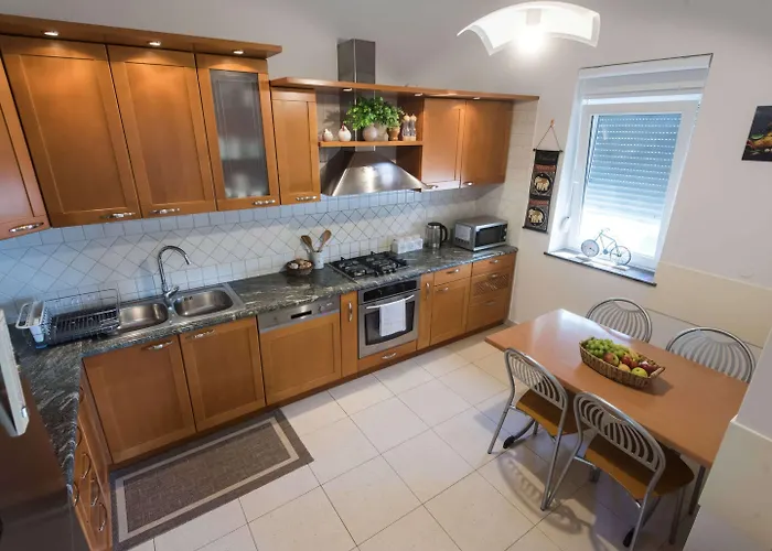 וילה Seaside In With Swimming Pool